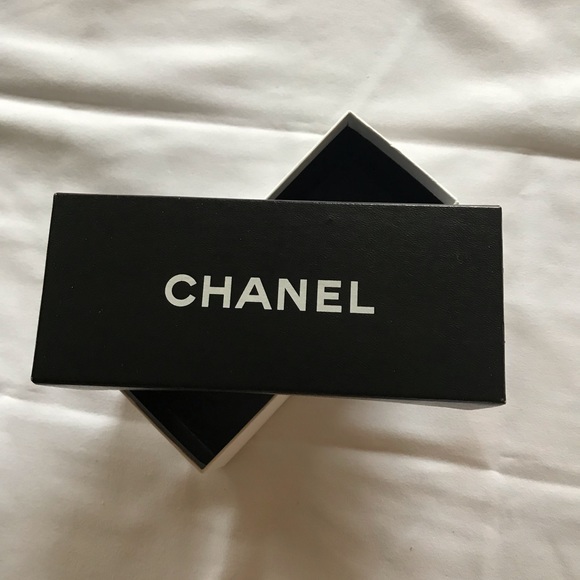 Women’s Sunglasses Black Hard Box - Picture 1 of 4